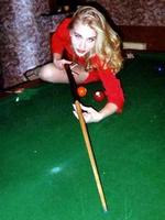 Blonde amateur shows off her naked body